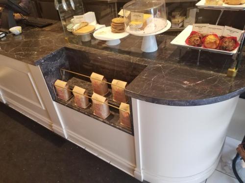 Caffe Artigiano granite countertop