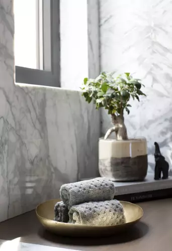 Prima Stone vanity and backsplash (full height)